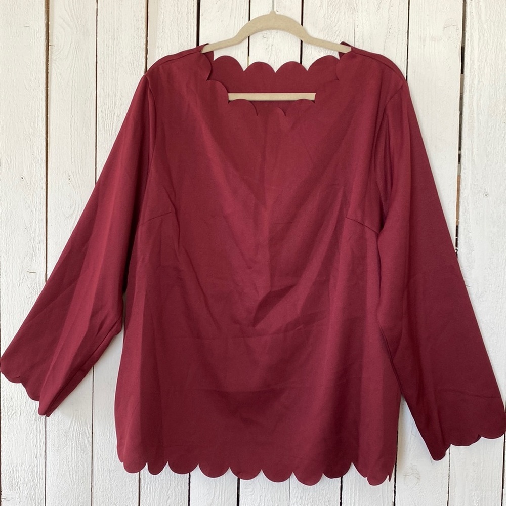EMERY ROSE Plus Scallop Edge Top